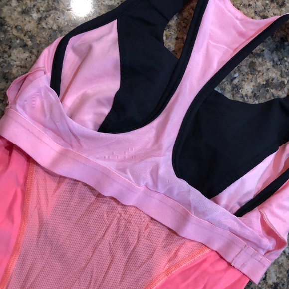 Lululemon cardio kick tank size 4 - Picture 7 of 7